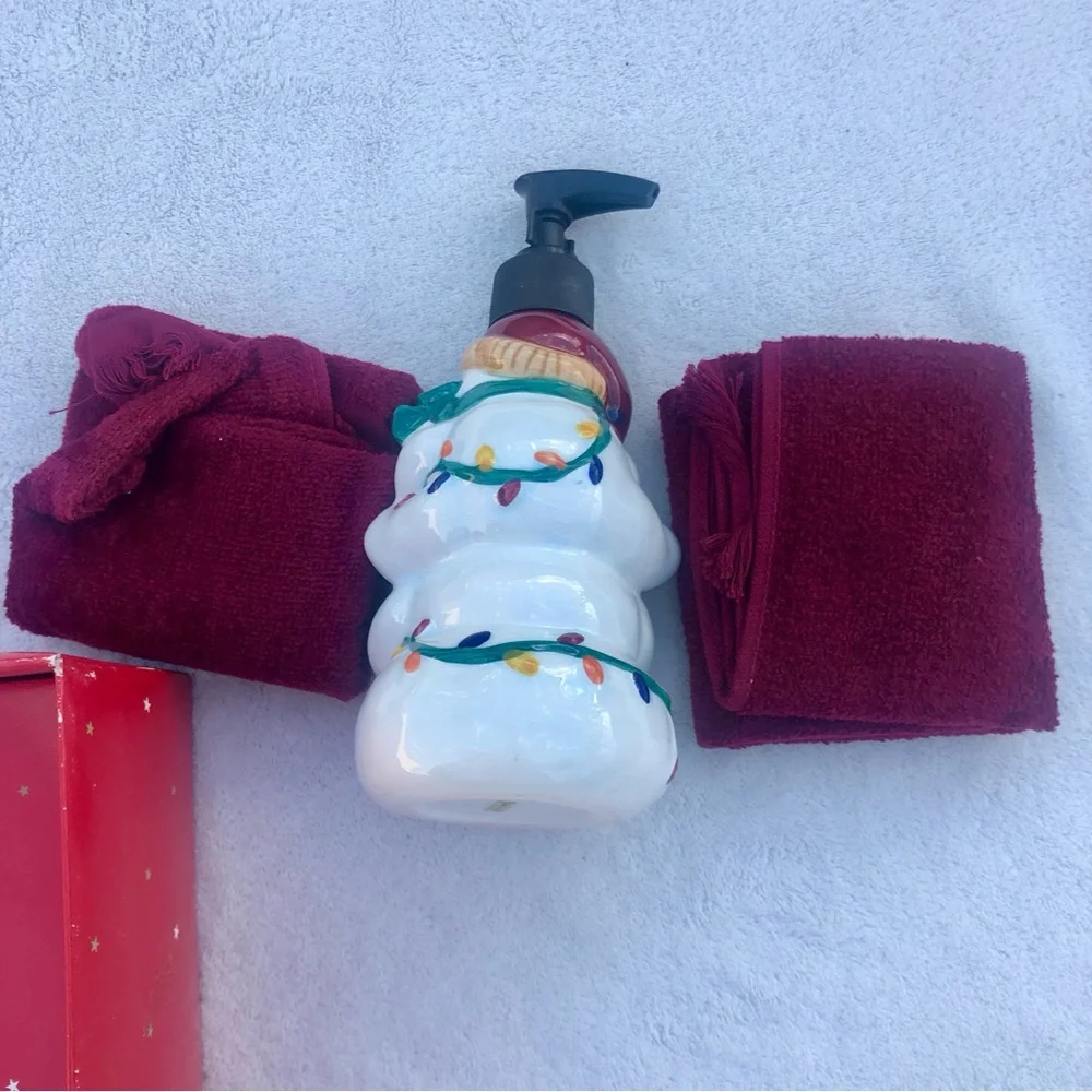 Christmas Snowman Gift Set Lotion Pump Fingertip Towels New in box